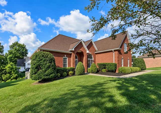 Photo 3 of Single family home for sale at 3009 Edgemont Dr, Clarksville, TN 37043 | MLS# 3541331 | Listing updated on 2026-09-14