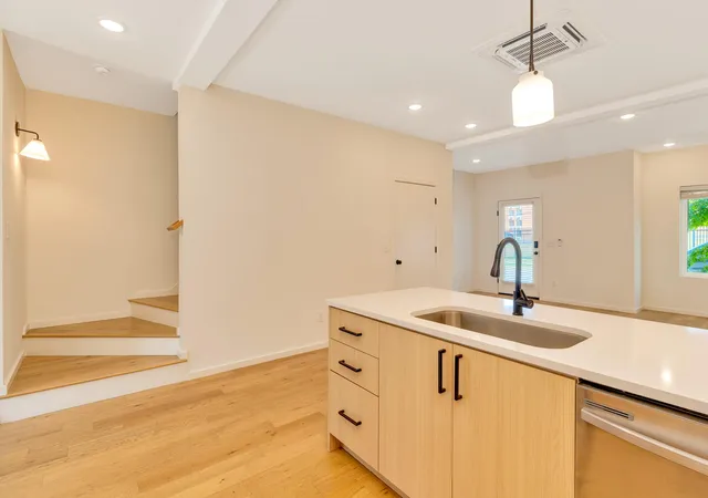 Photo 3 of Townhouse for sale at 1938 Anderson Ave, Chattanooga, TN 37404 | MLS# 3540316 | Listing updated on 2026-10-08