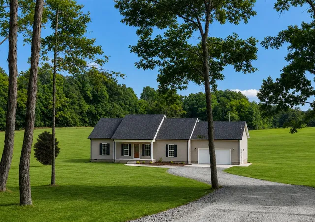 Photo 2 of Single family home for sale at 850 Lower Halls Ml, Shelbyville, TN 37160 | MLS# 3540359 | Listing updated on 2026-09-15