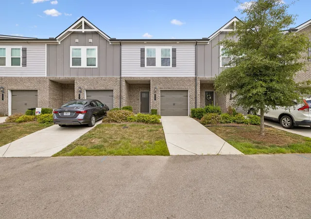 Photo 2 of Townhouse for sale at 738 Prairie View Dr, Columbia, TN 38401 | MLS# 3541133 | Listing updated on 2026-09-09