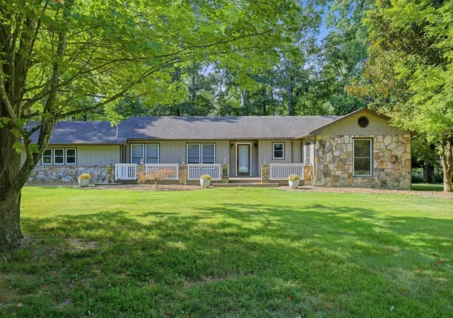 Photo 1 of Single family home for sale at 338 Royal Oak Dr, Winchester, TN 37398 | MLS# 3545572 | Listing updated on 2026-09-14