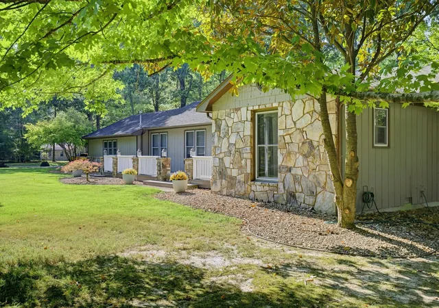 Photo 2 of Single family home for sale at 338 Royal Oak Dr, Winchester, TN 37398 | MLS# 3545572 | Listing updated on 2026-09-14