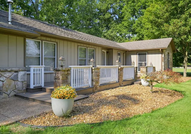 Photo 3 of Single family home for sale at 338 Royal Oak Dr, Winchester, TN 37398 | MLS# 3545572 | Listing updated on 2026-09-14