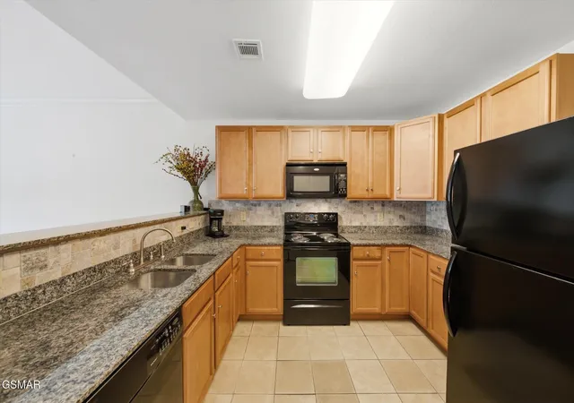 Listing Photo 4 - Condo for sale in building located at 124 Plz Dr, Pigeon Forge, TN 37863 - Unit #3205