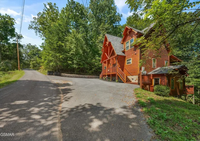 Photo 2 of Single family home for sale at 1041 Vista Dr, Gatlinburg, TN 37738 | MLS# 3541300 | Listing updated on 2026-09-11