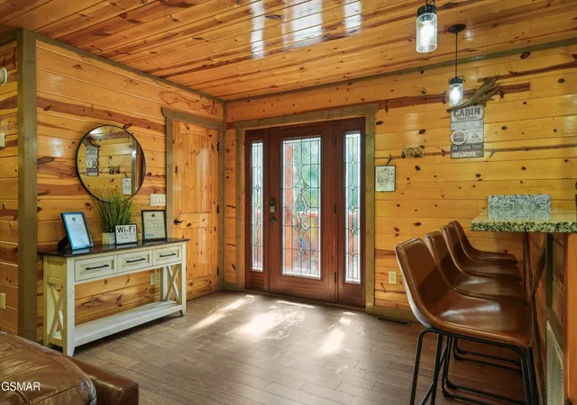 Photo 4 of Single family home for sale at 1041 Vista Dr, Gatlinburg, TN 37738 | MLS# 3541300 | Listing updated on 2026-09-11