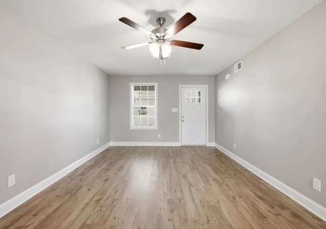 Photo 3 of Single family home for sale at 146 Ardell Dr, Clarksville, TN 37040 | MLS# 3541596 | Listing updated on 2026-10-09