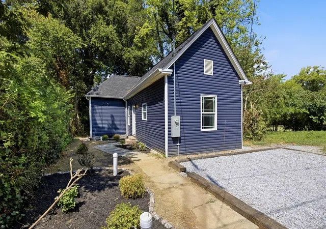 Photo 2 of Single family home for sale at 1711 Stanfiel St, Chattanooga, TN 37406 | MLS# 3541321 | Listing updated on 2026-09-21