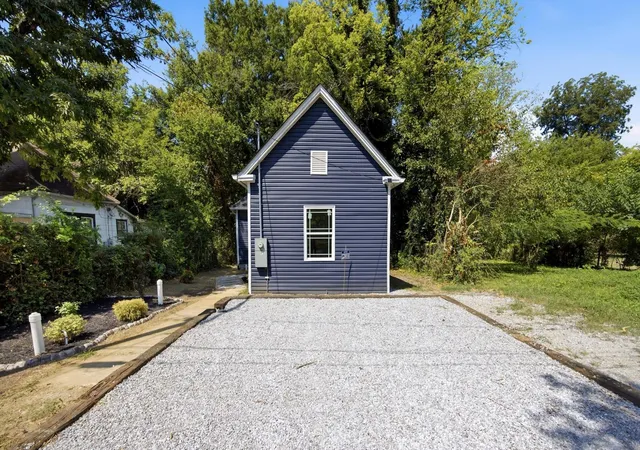 Photo 3 of Single family home for sale at 1711 Stanfiel St, Chattanooga, TN 37406 | MLS# 3541321 | Listing updated on 2026-09-21