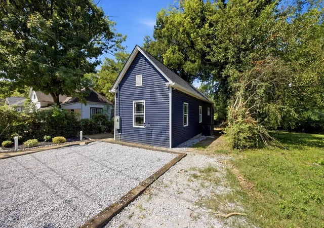 Photo 4 of Single family home for sale at 1711 Stanfiel St, Chattanooga, TN 37406 | MLS# 3541321 | Listing updated on 2026-09-21