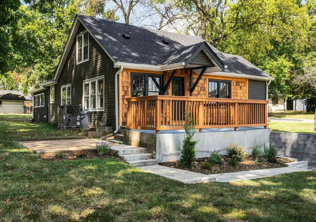 Photo 1 of Single family home for sale at 2804 Lakeshore Dr, Old Hickory, TN 37138 | MLS# 3541404 | Listing updated on 2026-10-02