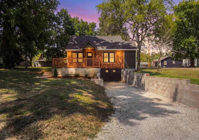 Photo 2 of Single family home for sale at 2804 Lakeshore Dr, Old Hickory, TN 37138 | MLS# 3541404 | Listing updated on 2026-10-02