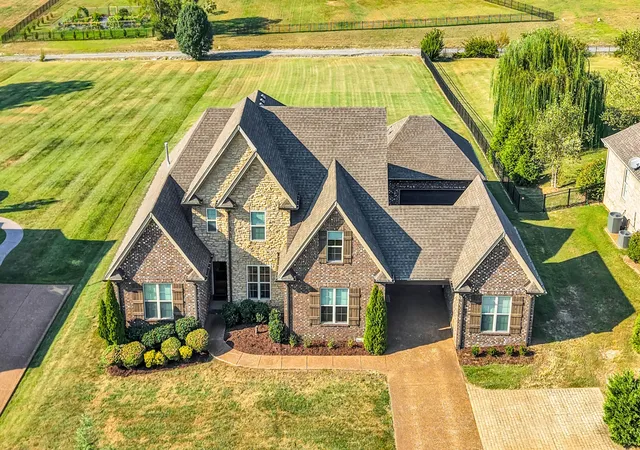 Photo 1 of Sale Pending at 711 Shute Ln, Hendersonville, TN 37075 | MLS# 3542266 | Listing updated on 2026-10-09