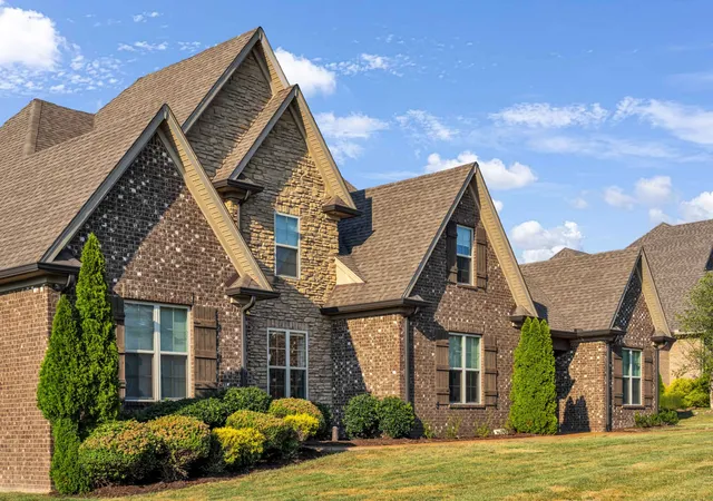 Photo 3 of Sale Pending at 711 Shute Ln, Hendersonville, TN 37075 | MLS# 3542266 | Listing updated on 2026-10-09