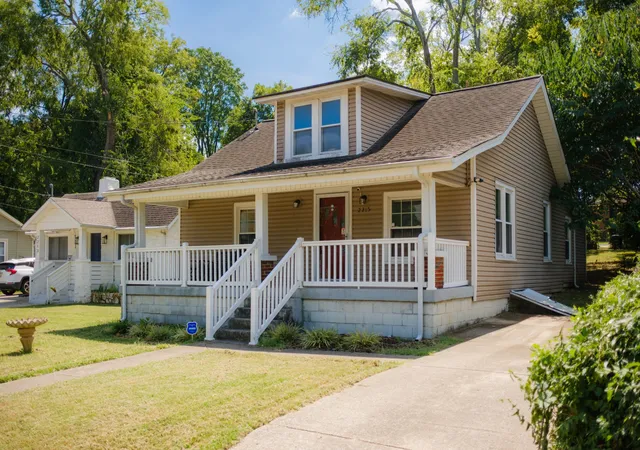 Photo 1 of Single family home for sale at 2215 Albion St, Nashville, TN 37208 | MLS# 3541927 | Listing updated on 2026-09-15