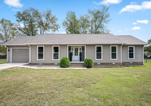 Photo 1 of Single family home for sale at 112 Lantern Ln, Shelbyville, TN 37160 | MLS# 3542067 | Listing updated on 2026-09-11