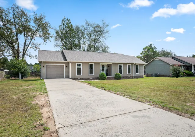 Photo 3 of Single family home for sale at 112 Lantern Ln, Shelbyville, TN 37160 | MLS# 3542067 | Listing updated on 2026-09-11
