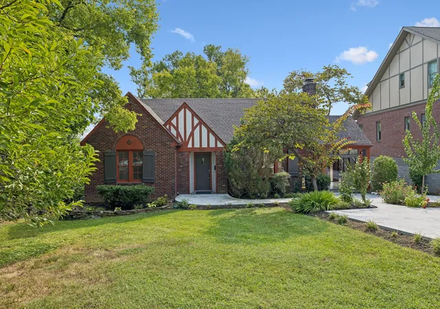 Photo 1 of Single family home for sale at 502 32nd Avenue S, Nashville, TN 37212 | MLS# 3543238 | Listing updated on 2026-09-23