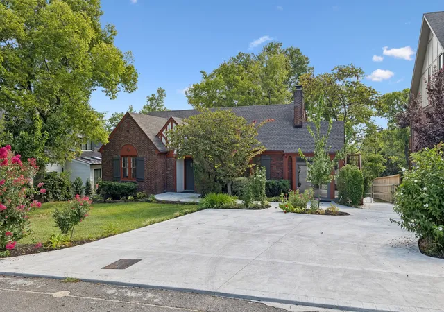 Photo 3 of Single family home for sale at 502 32nd Avenue S, Nashville, TN 37212 | MLS# 3543238 | Listing updated on 2026-09-23