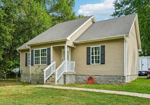 Photo 3 of Single family home for sale at 2027 Old Greenbrier Pike, Greenbrier, TN 37073 | MLS# 3544298 | Listing updated on 2026-09-15