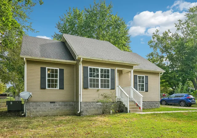 Photo 3 of Single family home for sale at 2027 Old Greenbrier Pike, Greenbrier, TN 37073 | MLS# 3544298 | Listing updated on 2026-09-15