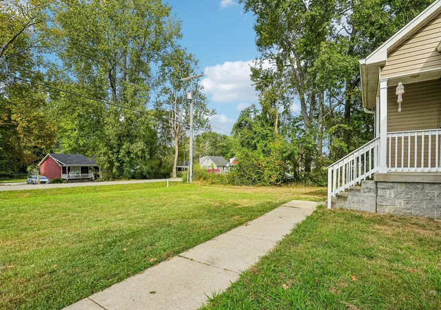 Photo 4 of Single family home for sale at 2027 Old Greenbrier Pike, Greenbrier, TN 37073 | MLS# 3544298 | Listing updated on 2026-09-15