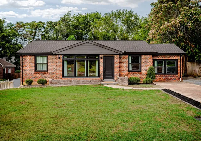 Photo 1 of Single family home for sale at 930 Crescent Hl Rd, Nashville, TN 37206 | MLS# 3545523 | Listing updated on 2026-09-28