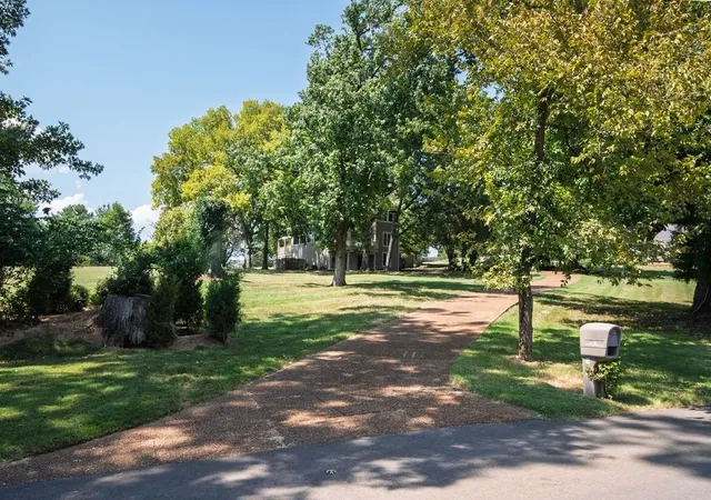 Photo 3 of Single family home for sale at 179 Clifftop Dr, Hendersonville, TN 37075 | MLS# 3546869 | Listing updated on 2026-09-12