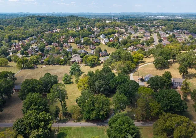 Photo 4 of Single family home for sale at 179 Clifftop Dr, Hendersonville, TN 37075 | MLS# 3546869 | Listing updated on 2026-09-12