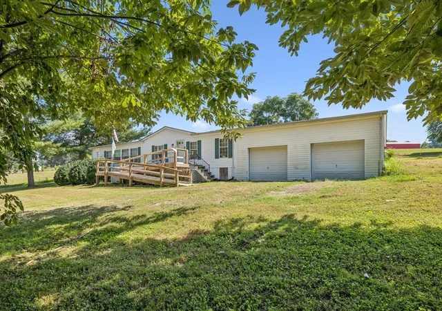 Photo 3 of Manufactured home for sale at 2684 Blue Springs Rd, Sparta, TN 38583 | MLS# 3542484 | Listing updated on 2026-09-22