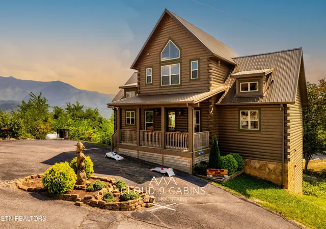 Photo 2 of Single family home for sale at 729 Bear Walk Way, Gatlinburg, TN 37738 | MLS# 3542306 | Listing updated on 2026-09-11