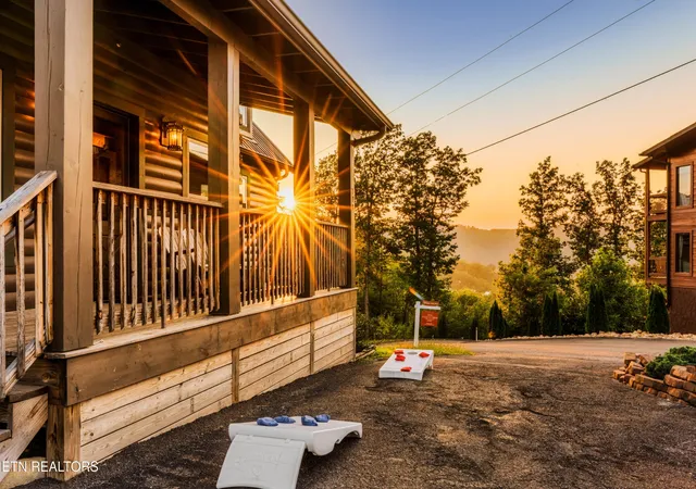 Photo 3 of Single family home for sale at 729 Bear Walk Way, Gatlinburg, TN 37738 | MLS# 3542306 | Listing updated on 2026-09-11