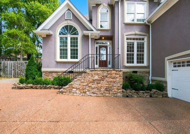 Photo 2 of Single family home for sale at 512 Crofton Park Ln, Franklin, TN 37069 | MLS# 3542439 | Listing updated on 2026-09-23