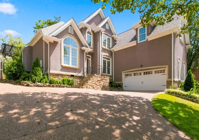 Photo 3 of Single family home for sale at 512 Crofton Park Ln, Franklin, TN 37069 | MLS# 3542439 | Listing updated on 2026-09-23