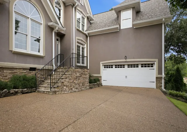 Photo 3 of Single family home for sale at 512 Crofton Park Ln, Franklin, TN 37069 | MLS# 3542439 | Listing updated on 2026-09-23