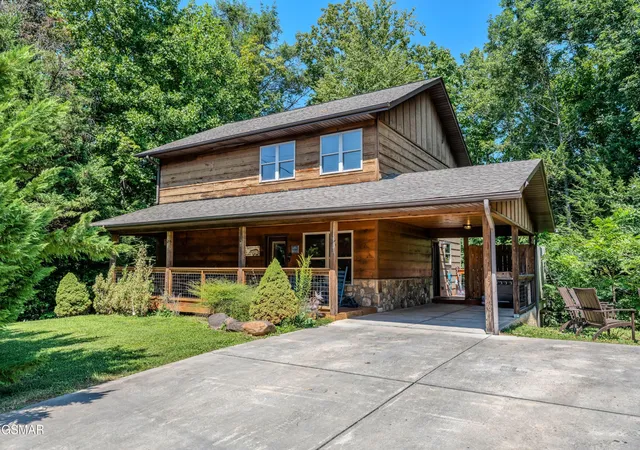 Photo 1 of Single family home for sale at 542 Johnson Ln, Gatlinburg, TN 37738 | MLS# 3542506 | Listing updated on 2026-09-11