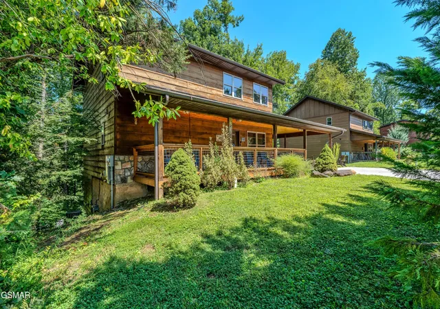 Photo 2 of Single family home for sale at 542 Johnson Ln, Gatlinburg, TN 37738 | MLS# 3542506 | Listing updated on 2026-09-11