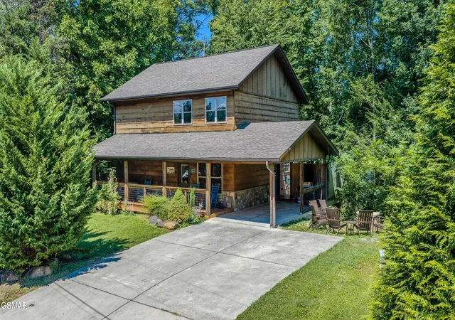 Photo 3 of Single family home for sale at 542 Johnson Ln, Gatlinburg, TN 37738 | MLS# 3542506 | Listing updated on 2026-09-11