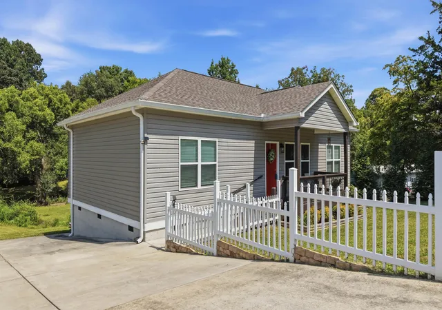 Photo 1 of Single family home for sale at 1547 Dallas Lake Rd, Hixson, TN 37343 | MLS# 3542507 | Listing updated on 2026-09-22