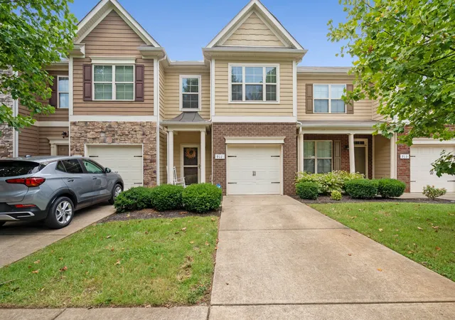 Photo 1 of Townhouse for sale at 911 Battleview Pl, Murfreesboro, TN 37128 | MLS# 3547167 | Listing updated on 2026-09-12