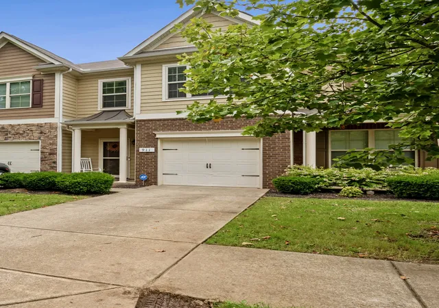 Photo 2 of Townhouse for sale at 911 Battleview Pl, Murfreesboro, TN 37128 | MLS# 3547167 | Listing updated on 2026-09-12
