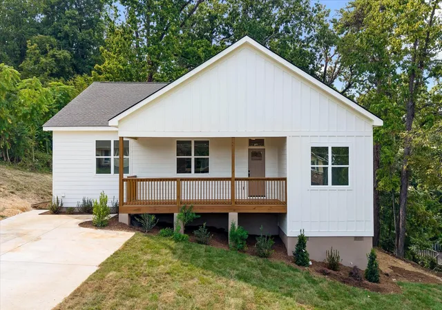 Photo 1 of Single family home for sale at 1413 Melody Ln, Chattanooga, TN 37412 | MLS# 3542543 | Listing updated on 2026-09-18