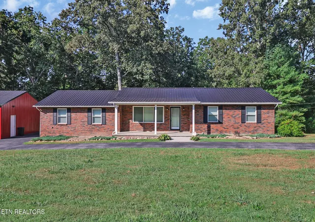 Photo 2 of Sale Pending at 329 Dillon St, Crossville, TN 38555 | MLS# 3542592 | Listing updated on 2026-09-11