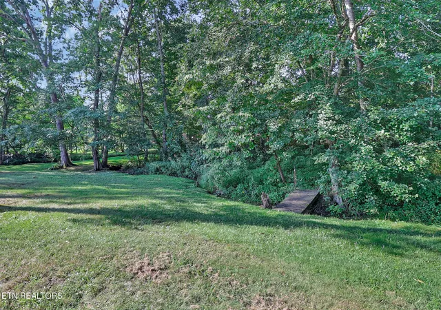Photo 3 of Sale Pending at 329 Dillon St, Crossville, TN 38555 | MLS# 3542592 | Listing updated on 2026-09-11