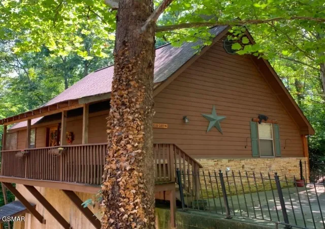 Photo 2 of Single family home for sale at 335 Greenwood Way, Pigeon Forge, TN 37863 | MLS# 3542596 | Listing updated on 2026-09-11