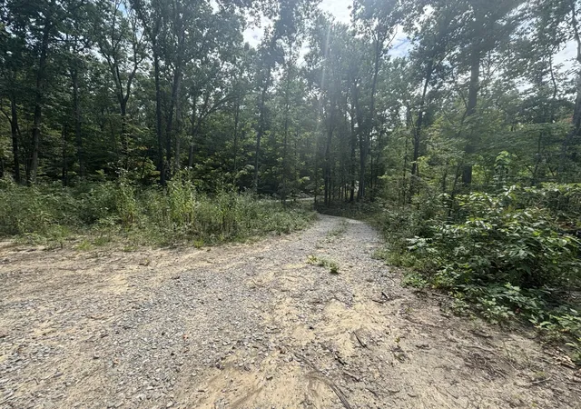 Photo 3 of Sale Pending at 37 Valley Loop, Crossville, TN 38572 | MLS# 3542711 | Listing updated on 2026-09-12