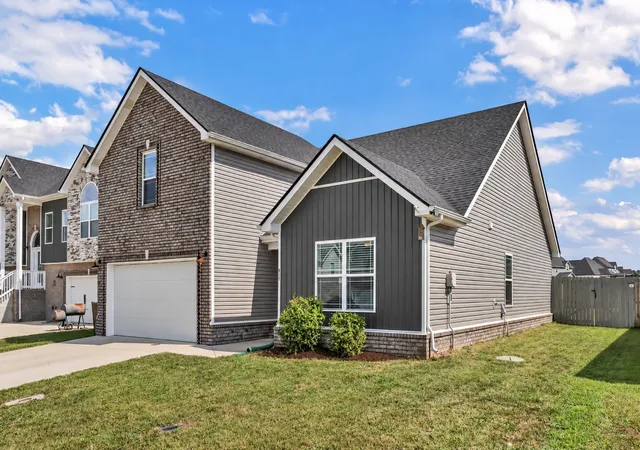 Photo 3 of Single family home for sale at 917 Burley Barn Rd, Clarksville, TN 37042 | MLS# 3545970 | Listing updated on 2026-09-19