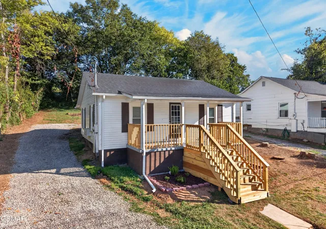 Photo 2 of Single family home for sale at 434 Jarnigan St, Jefferson City, TN 37760 | MLS# 3591867 | Listing updated on 2026-09-25