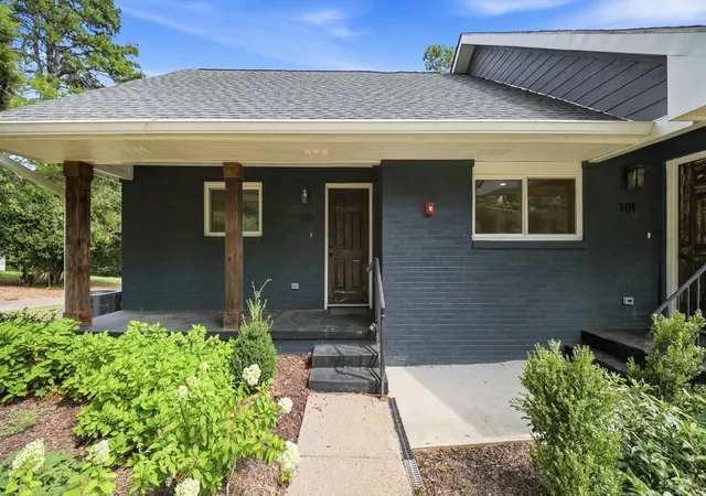 Photo 3 of Sale Pending at 314 E View Dr, Chattanooga, TN 37404 | MLS# 3542862 | Listing updated on 2026-09-23