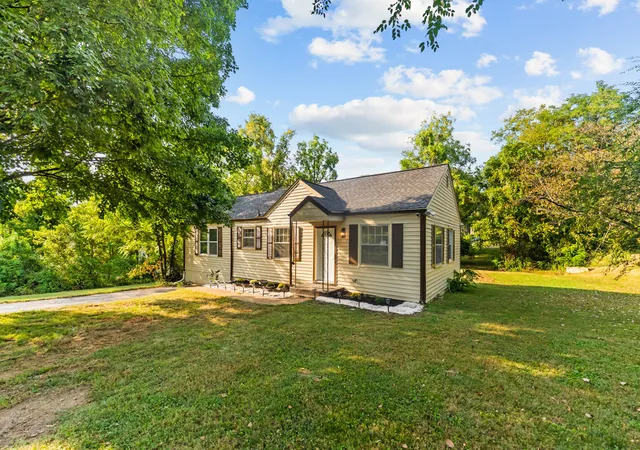 Single family home for sale at 1232 Coarsey Dr, Nashville, TN 37217 | MLS# 3545531